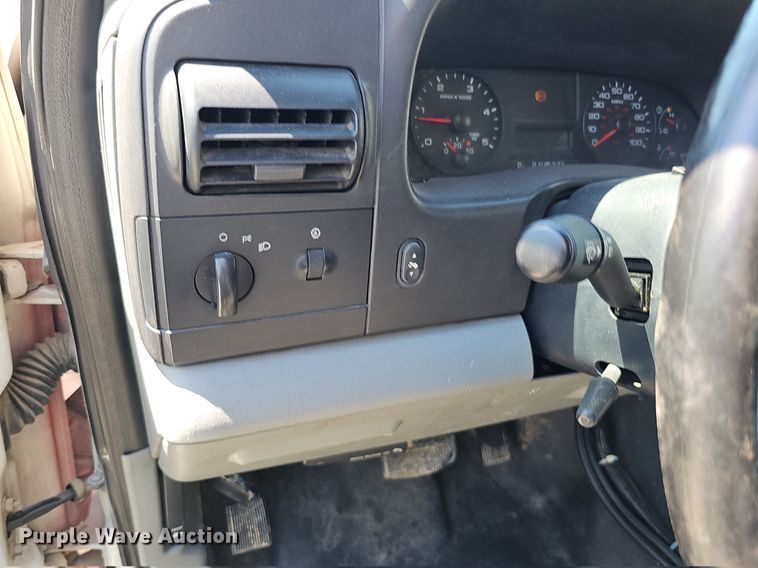 image for item DO2794 2006  Ford F350 Super Duty XLT  ambulance