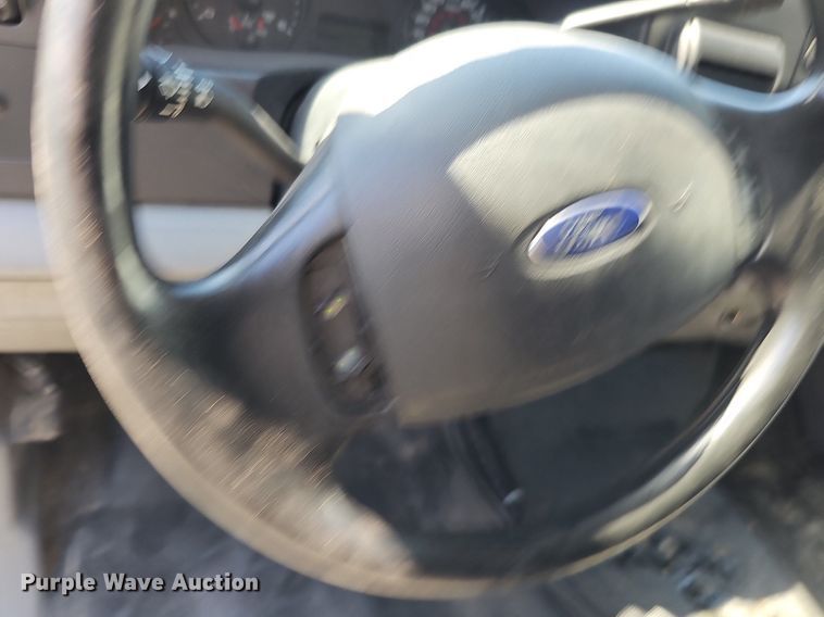 image for item DO2794 2006  Ford F350 Super Duty XLT  ambulance