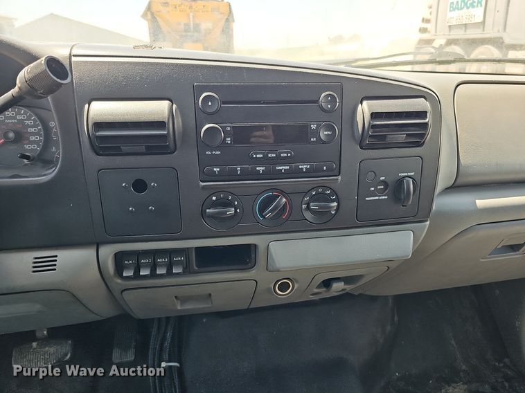 image for item DO2794 2006  Ford F350 Super Duty XLT  ambulance