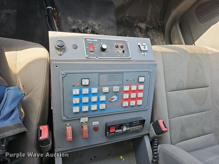 image for item DO2794 2006  Ford F350 Super Duty XLT  ambulance