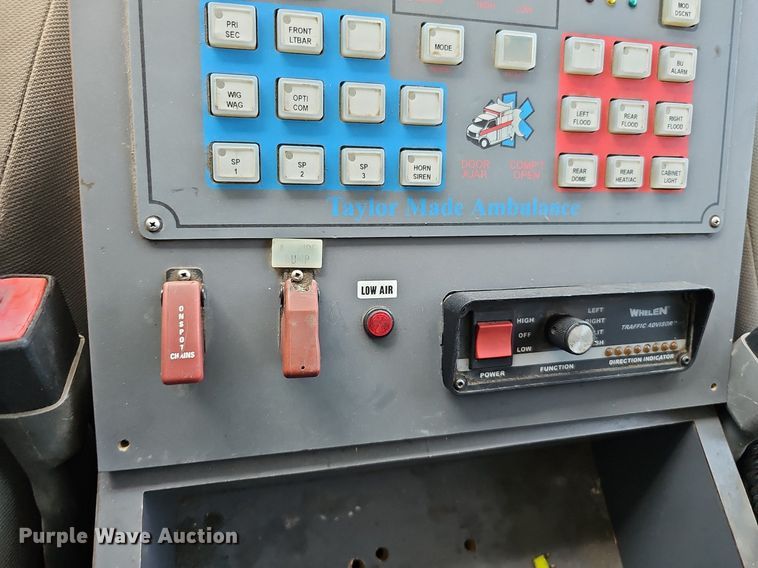 image for item DO2794 2006  Ford F350 Super Duty XLT  ambulance