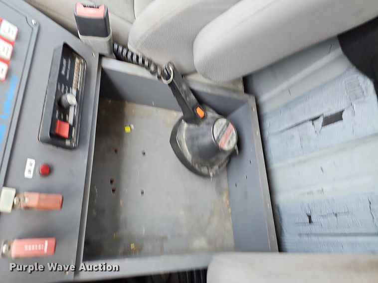 image for item DO2794 2006  Ford F350 Super Duty XLT  ambulance