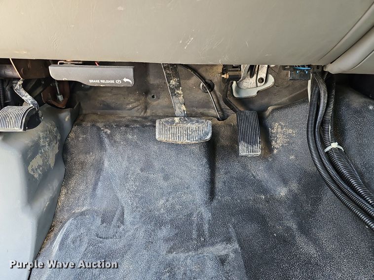 image for item DO2794 2006  Ford F350 Super Duty XLT  ambulance