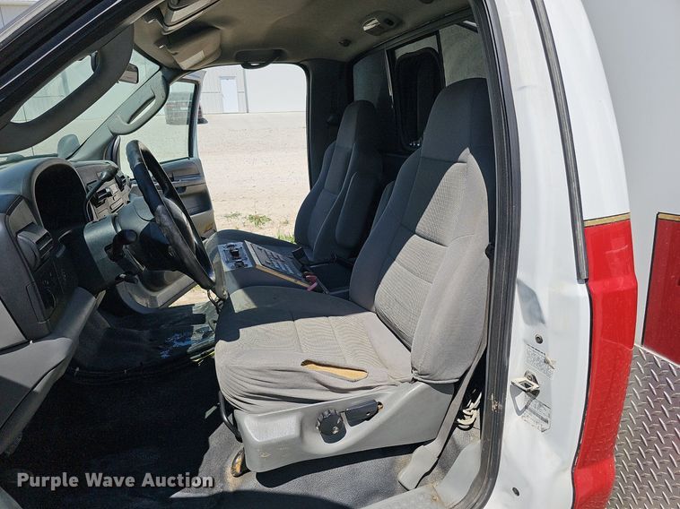 image for item DO2794 2006  Ford F350 Super Duty XLT  ambulance