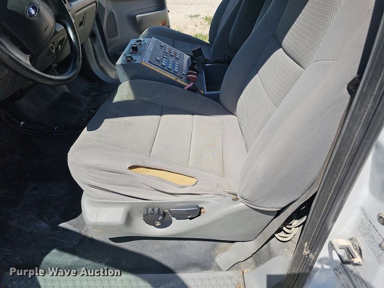 image for item DO2794 2006  Ford F350 Super Duty XLT  ambulance