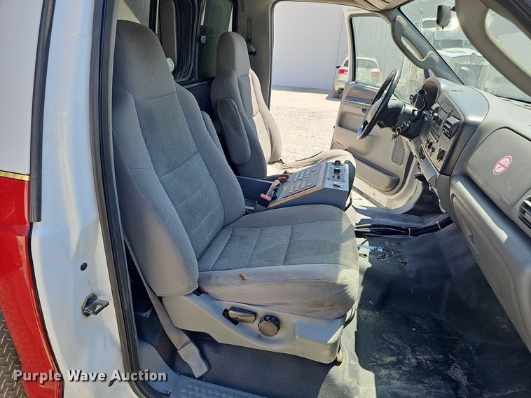 image for item DO2794 2006  Ford F350 Super Duty XLT  ambulance