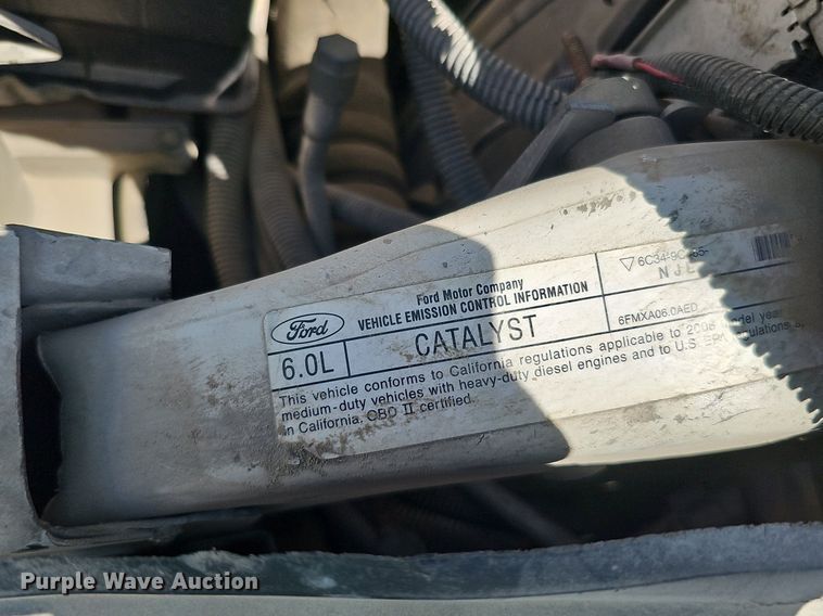 image for item DO2794 2006  Ford F350 Super Duty XLT  ambulance