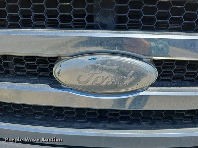 image for item DO2794 2006  Ford F350 Super Duty XLT  ambulance