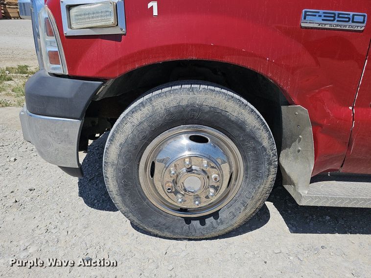 image for item DO2794 2006  Ford F350 Super Duty XLT  ambulance