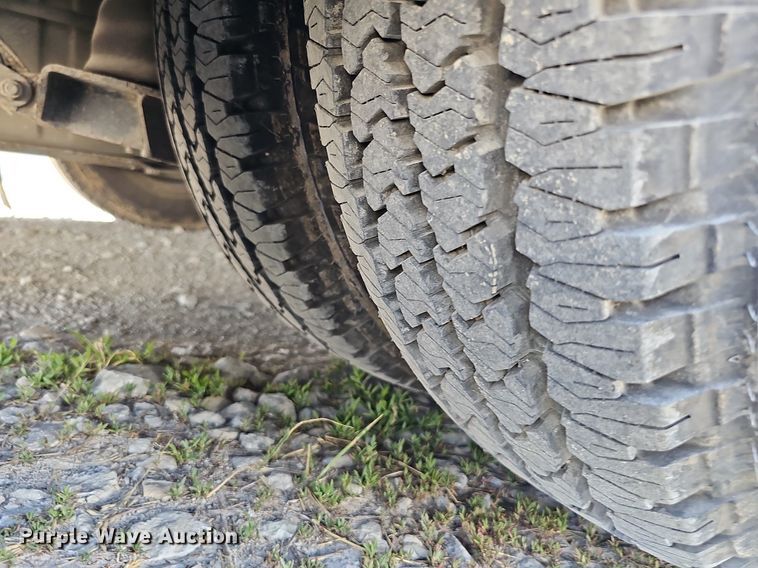 image for item DO2794 2006  Ford F350 Super Duty XLT  ambulance