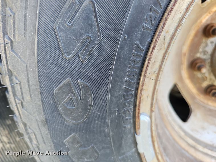 image for item DO2794 2006  Ford F350 Super Duty XLT  ambulance