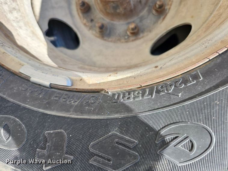 image for item DO2794 2006  Ford F350 Super Duty XLT  ambulance