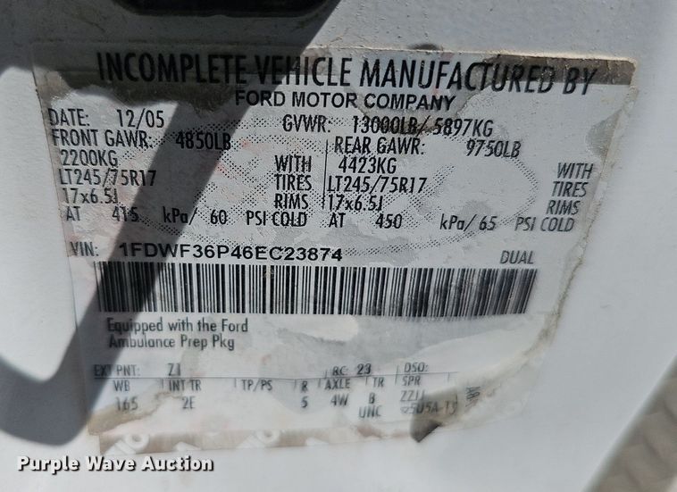 image for item DO2794 2006  Ford F350 Super Duty XLT  ambulance