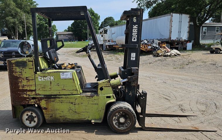 image for item DO2806 Clark C500-S100  forklift