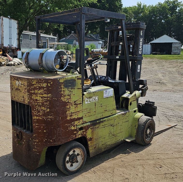 image for item DO2806 Clark C500-S100  forklift