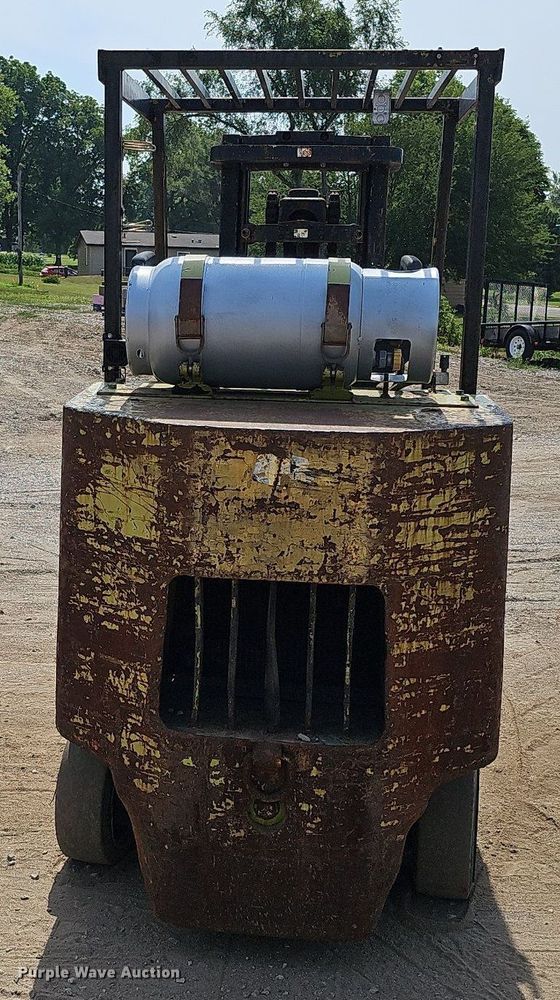 image for item DO2806 Clark C500-S100  forklift