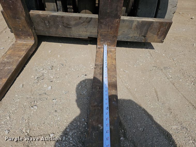 image for item DO2806 Clark C500-S100  forklift