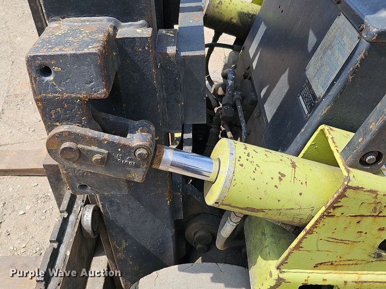 image for item DO2806 Clark C500-S100  forklift