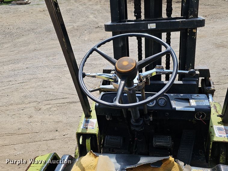 image for item DO2806 Clark C500-S100  forklift