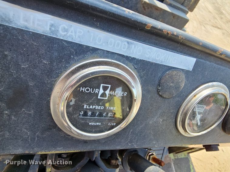 image for item DO2806 Clark C500-S100  forklift