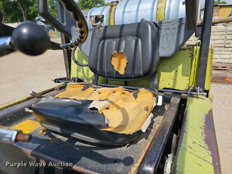 image for item DO2806 Clark C500-S100  forklift