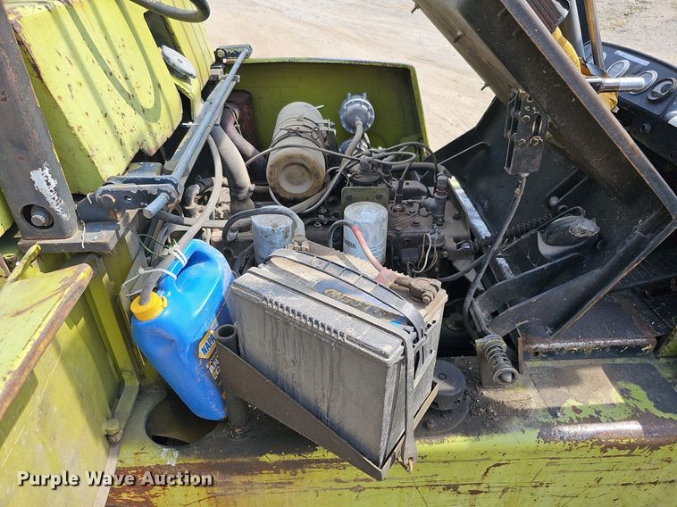 image for item DO2806 Clark C500-S100  forklift