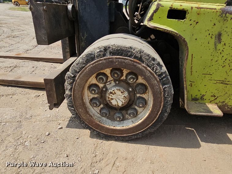 image for item DO2806 Clark C500-S100  forklift