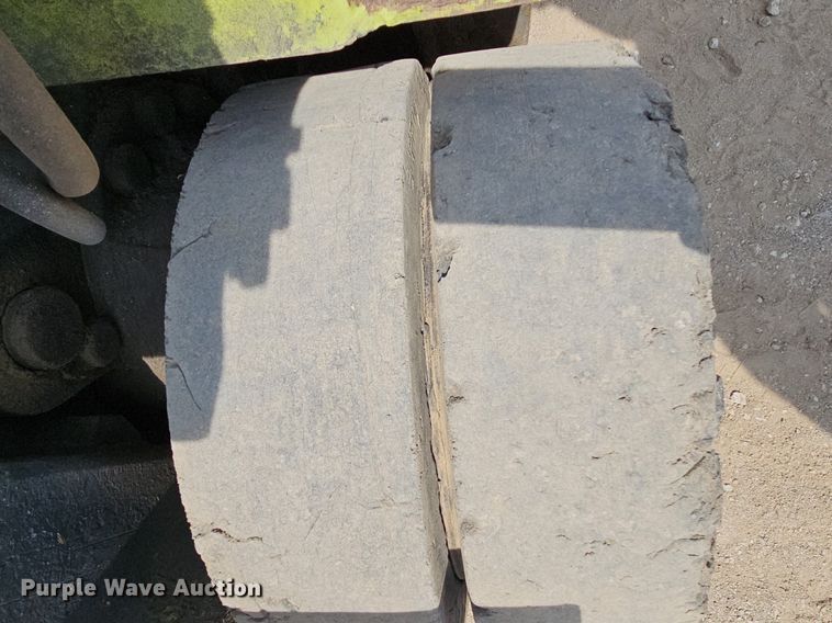 image for item DO2806 Clark C500-S100  forklift