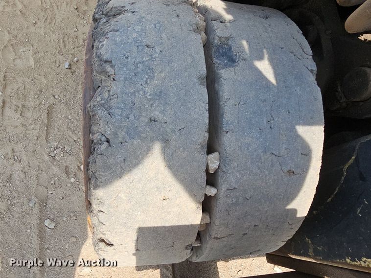 image for item DO2806 Clark C500-S100  forklift