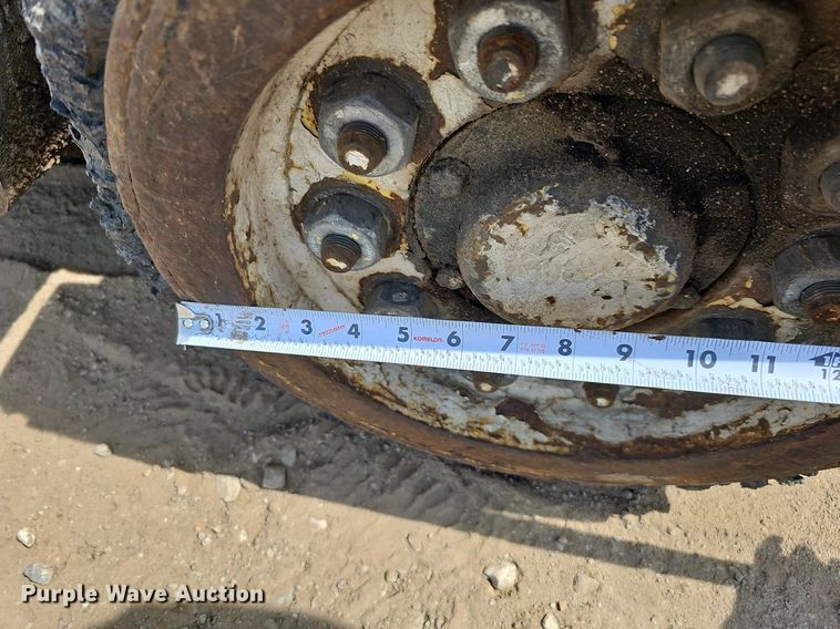 image for item DO2806 Clark C500-S100  forklift