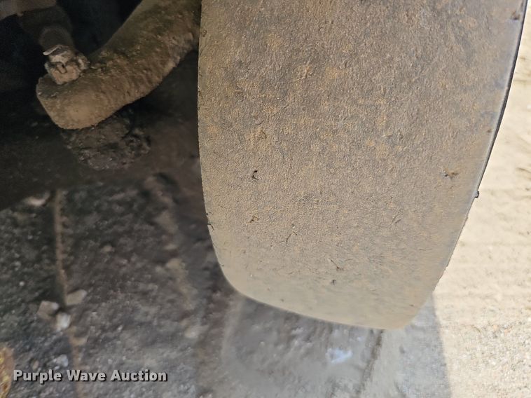 image for item DO2806 Clark C500-S100  forklift