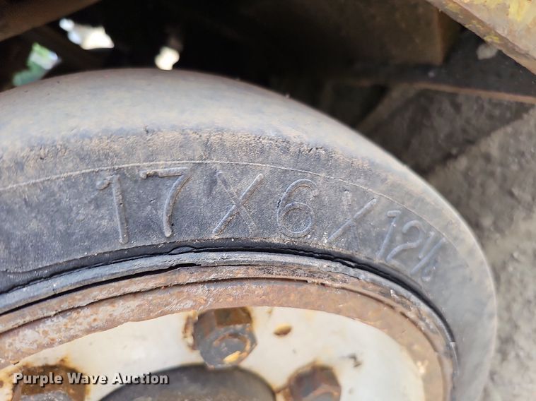 image for item DO2806 Clark C500-S100  forklift