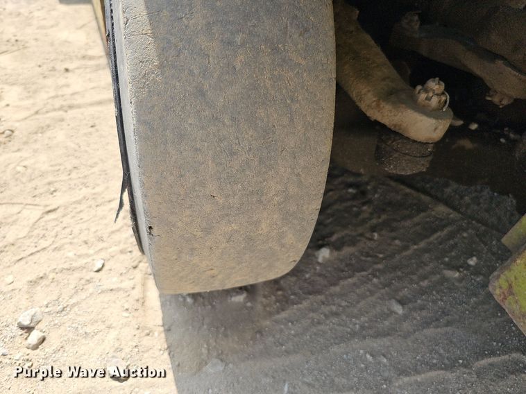 image for item DO2806 Clark C500-S100  forklift