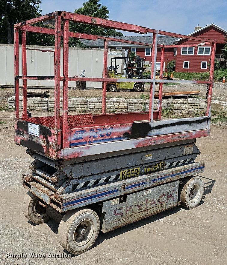 image for item DO2808 1995 SkyJack SJII 3220  scissor lift