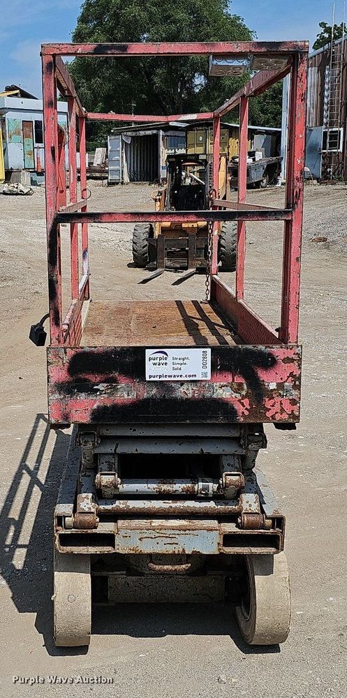 image for item DO2808 1995 SkyJack SJII 3220  scissor lift