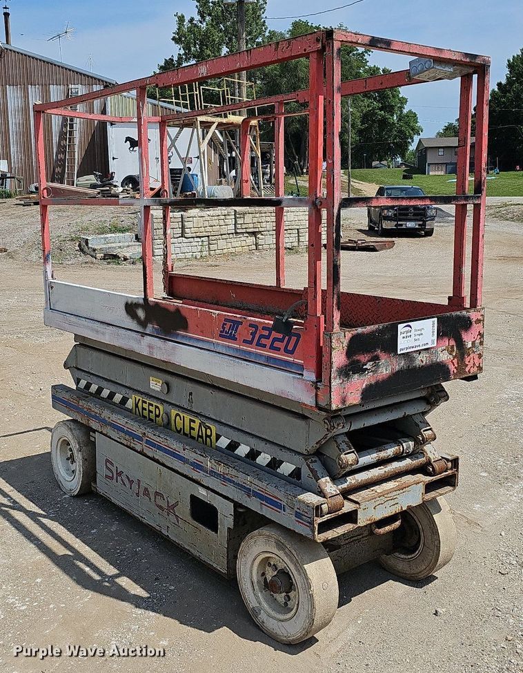 image for item DO2808 1995 SkyJack SJII 3220  scissor lift