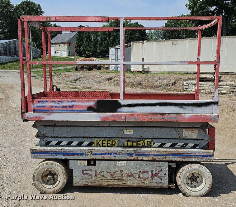 image for item DO2808 1995 SkyJack SJII 3220  scissor lift