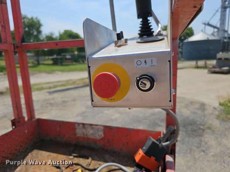 image for item DO2808 1995 SkyJack SJII 3220  scissor lift