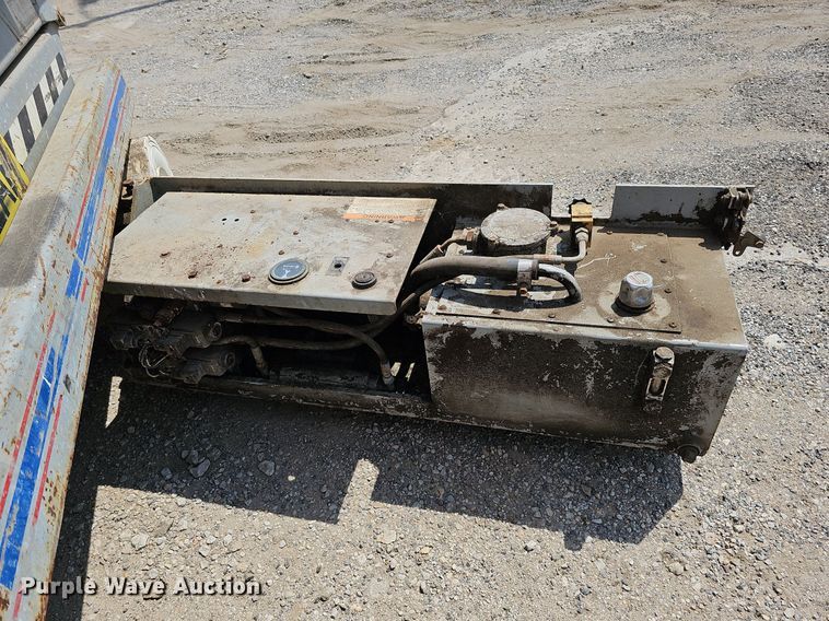 image for item DO2808 1995 SkyJack SJII 3220  scissor lift