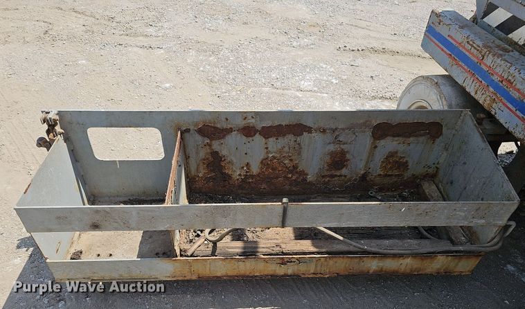 image for item DO2808 1995 SkyJack SJII 3220  scissor lift