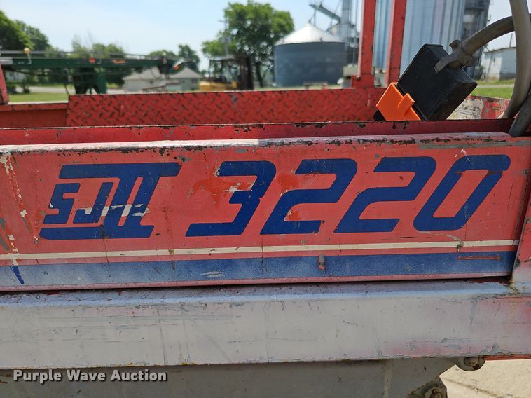 image for item DO2808 1995 SkyJack SJII 3220  scissor lift