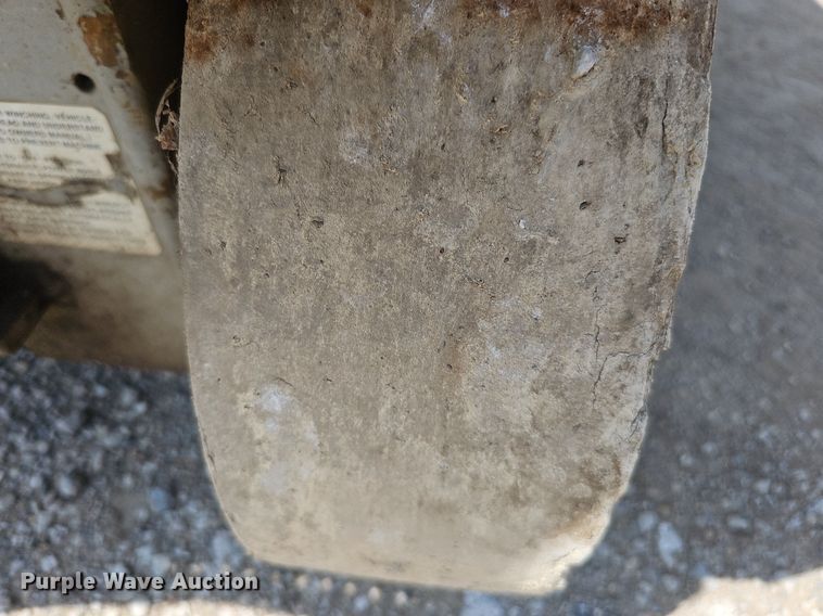 image for item DO2808 1995 SkyJack SJII 3220  scissor lift