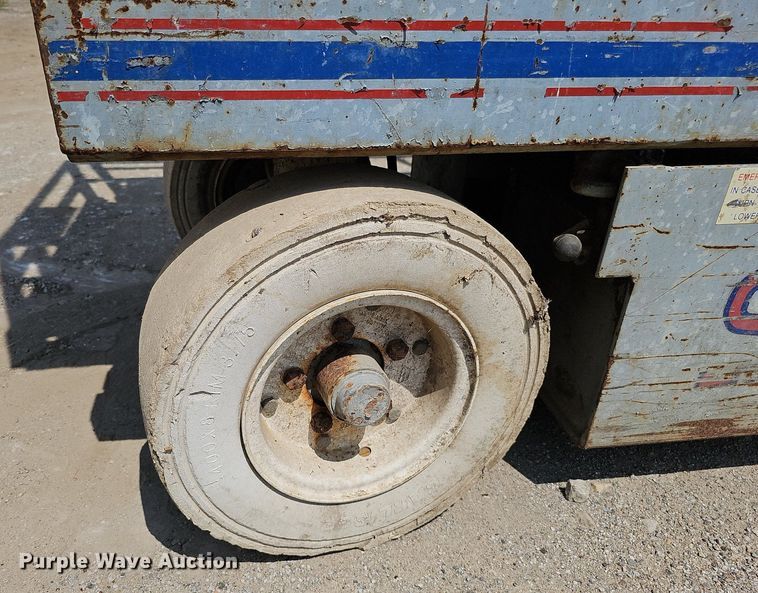 image for item DO2808 1995 SkyJack SJII 3220  scissor lift