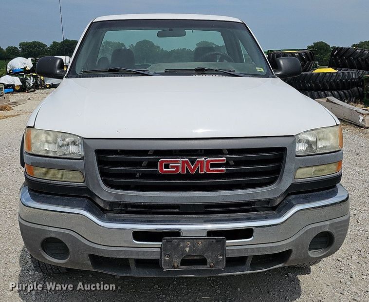 image for item DO2810 2006 GMC Sierra 2500HD  pickup truck