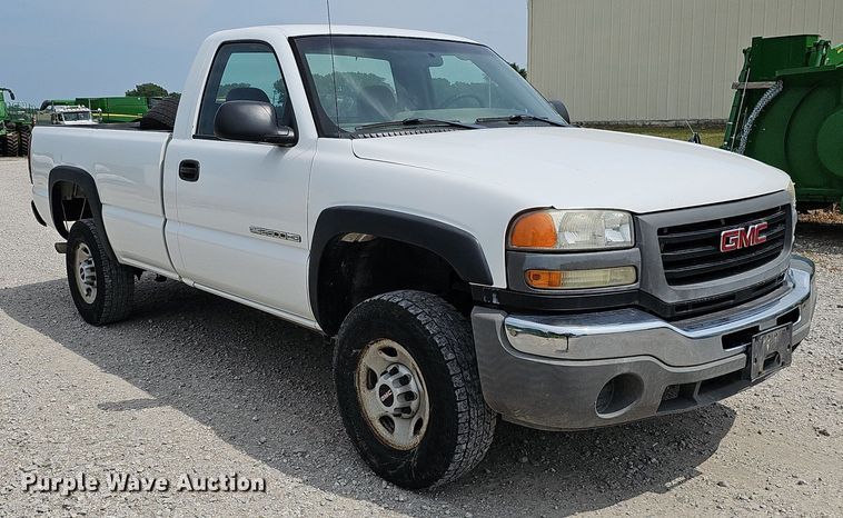 image for item DO2810 2006 GMC Sierra 2500HD  pickup truck