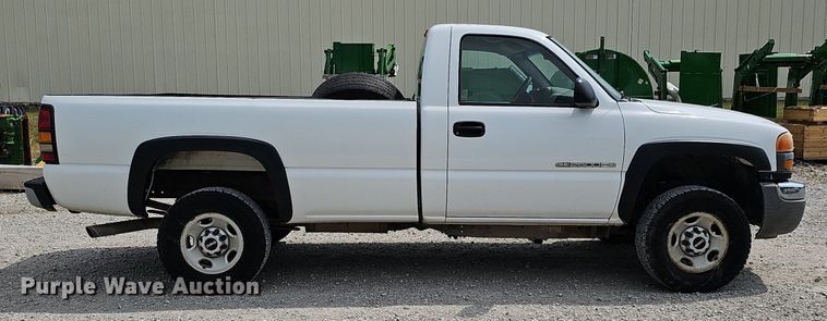 image for item DO2810 2006 GMC Sierra 2500HD  pickup truck