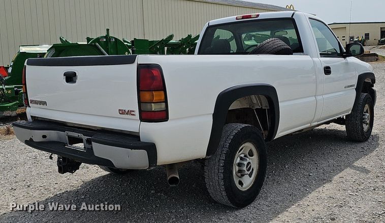 image for item DO2810 2006 GMC Sierra 2500HD  pickup truck