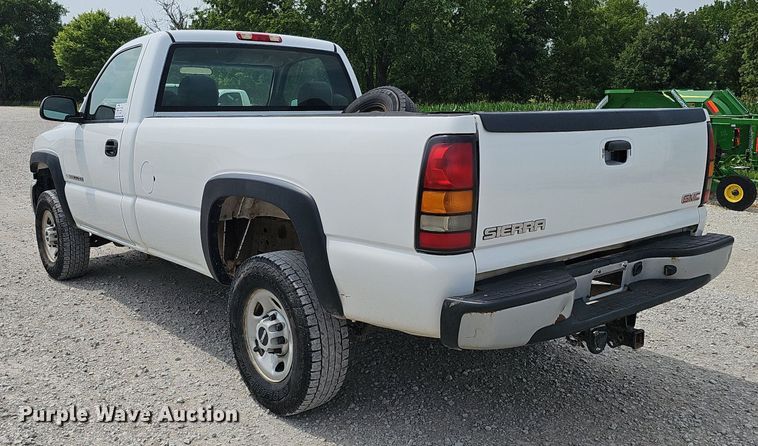 image for item DO2810 2006 GMC Sierra 2500HD  pickup truck