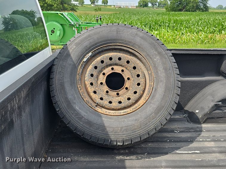 image for item DO2810 2006 GMC Sierra 2500HD  pickup truck