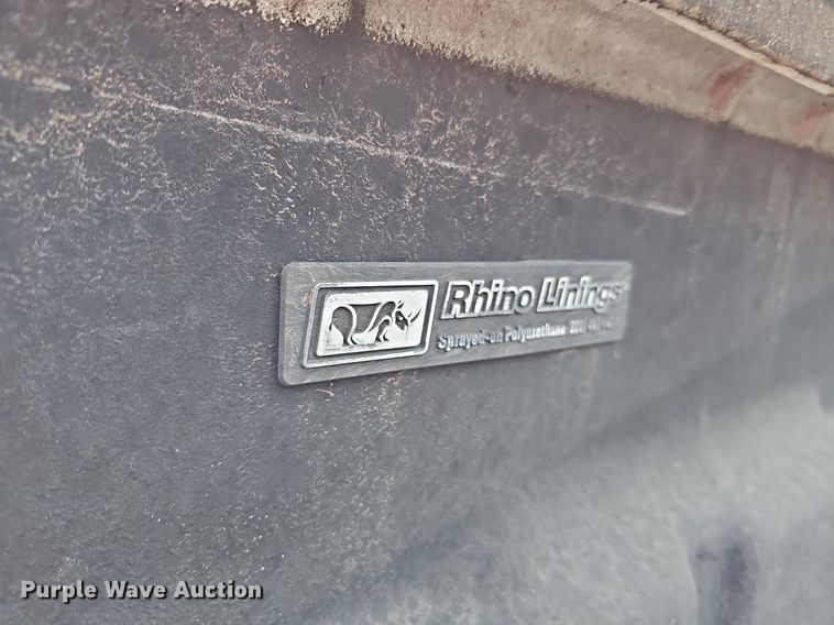 image for item DO2810 2006 GMC Sierra 2500HD  pickup truck